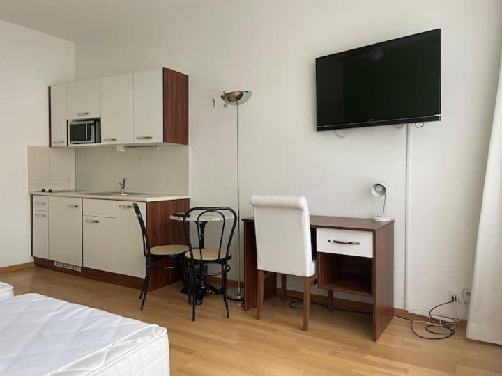 Renovated Near Sees - Self Checkin Apartemen *